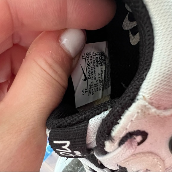 White Nike motif tennis shoes for toddler size 7 - Picture 5 of 6